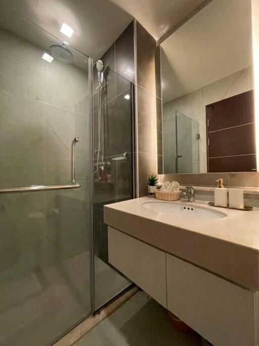 Luxury And Modern Condo In Central Chiang Mai - Astra Condo 외부 사진